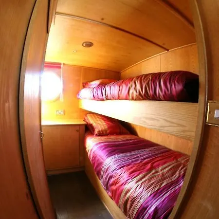 Péniche Poompui Hotel en barco *