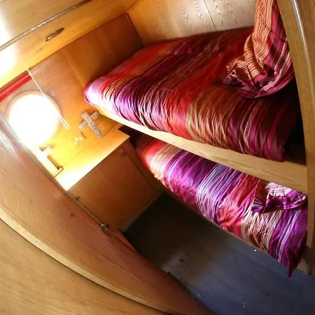 Péniche Poompui Hotel en barco