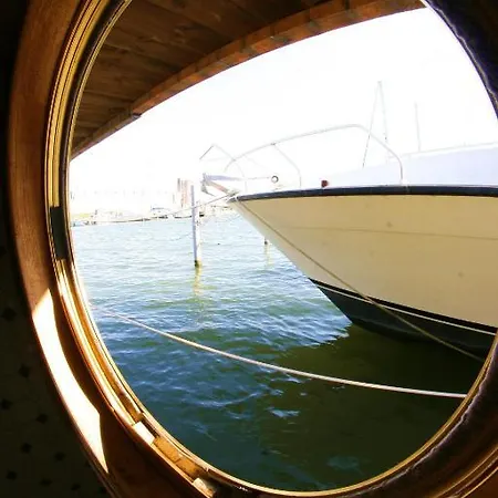 Péniche Poompui Hotel en barco *