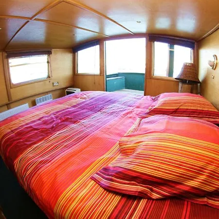 Péniche Poompui Hotel en barco