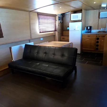 Péniche Poompui Hotel en barco Aigues-Mortes